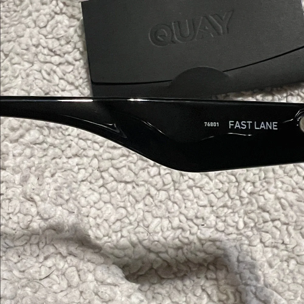 NWT QUAY FAST LANE SUNGLASSES